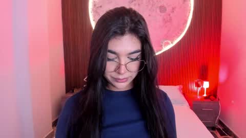 Snapshot of rosecassie chatting on 05-10-26, 02:33 Rose online show from 05-10-26, 02:33