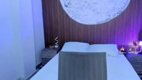 Snapshot of rosecassie chatting on 05-12-26, 02:25 Rose online show from 05-12-26, 02:25