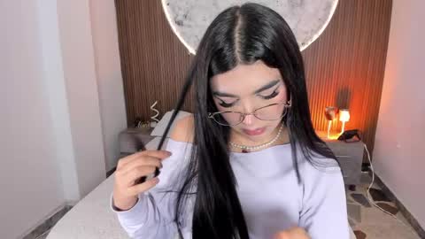 Snapshot of rosecassie chatting on 05-15-26, 01:40 Rose online show from 05-15-26, 01:40