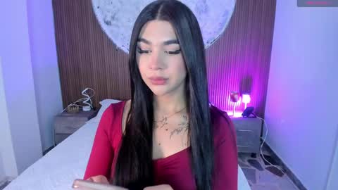 Snapshot of rosecassie chatting on 05-20-26, 01:06 Rose online show from 05-20-26, 01:06