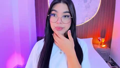 Snapshot of rosecassie chatting on 05-25-26, 02:34 Rose online show from 05-25-26, 02:34