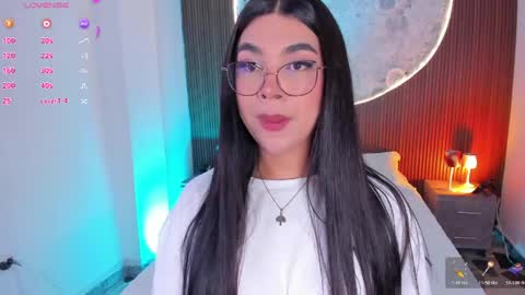 Snapshot of rosecassie chatting on 06-03-26, 01:25 Rose online show from 06-03-26, 01:25
