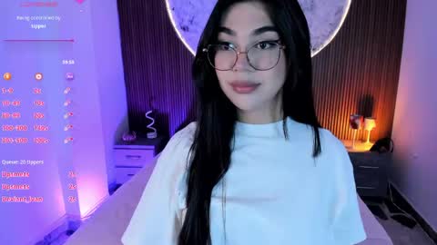 Snapshot of rosecassie chatting on 06-05-26, 02:01 Rose online show from 06-05-26, 02:01