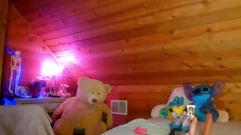 Dahlia Rose online show from 12-15-25, 08:07