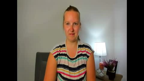 Snapshot of rosehypnotic chatting on 05-11-26, 05:32 Rose online show from 05-11-26, 05:32