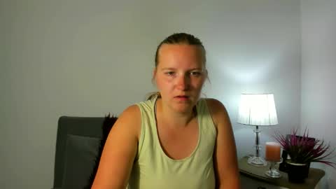 Snapshot of rosehypnotic chatting on 05-21-26, 05:42 Rose online show from 05-21-26, 05:42