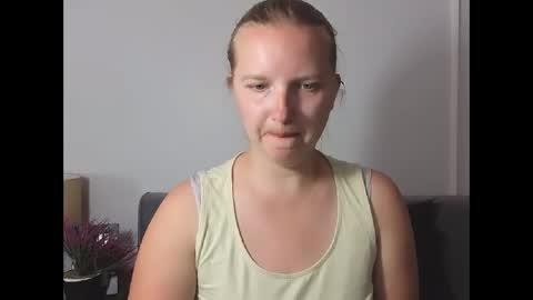Snapshot of rosehypnotic chatting on 05-25-26, 05:19 Rose online show from 05-25-26, 05:19