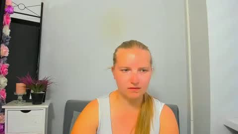 Snapshot of rosehypnotic chatting on 06-08-26, 05:35 Rose online show from 06-08-26, 05:35