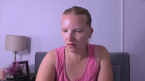 Snapshot of rosehypnotic chatting on 06-29-26, 10:15 Rose online show from 06-29-26, 10:15