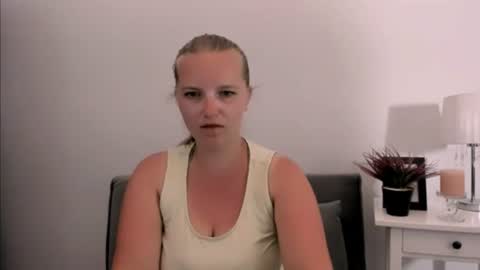 Snapshot of rosehypnotic chatting on 07-14-26, 05:29 Rose online show from 07-14-26, 05:29