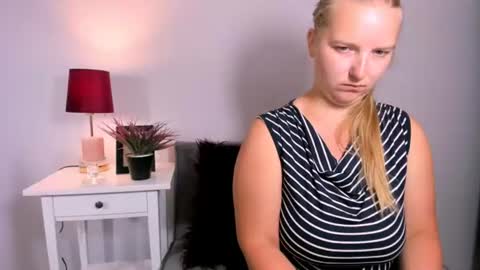 Snapshot of rosehypnotic chatting on 07-20-26, 10:39 Rose online show from 07-20-26, 10:39