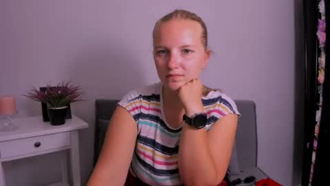 Snapshot of rosehypnotic chatting on 07-22-26, 05:27 Rose online show from 07-22-26, 05:27