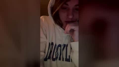 Snapshot of roseknows chatting on 02-12-26, 09:15 Rose online show from 02-12-26, 09:15