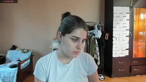 Snapshot of roselina_ chatting on 05-19-26, 02:01 Rose online show from 05-19-26, 02:01