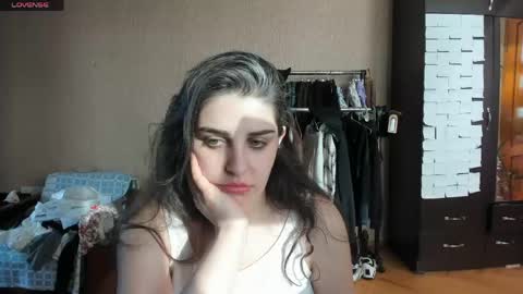Snapshot of roselina_ chatting on 05-29-26, 02:15 Rose online show from 05-29-26, 02:15