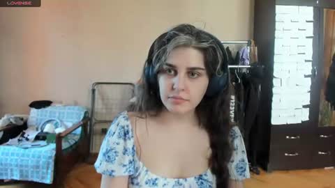 Snapshot of roselina_ chatting on 06-25-26, 09:36 Rose online show from 06-25-26, 09:36