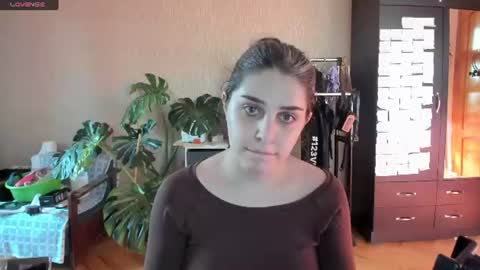 Snapshot of roselina_ chatting on 07-23-26, 03:32 Rose online show from 07-23-26, 03:32