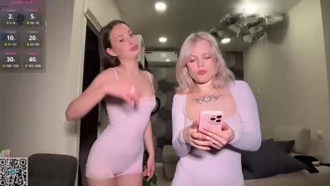 Sophie and Sarah online show from 03-24-26, 06:35