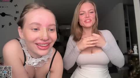 Snapshot of roselunes chatting on 05-31-26, 06:09 Sophie and Sarah online show from 05-31-26, 06:09