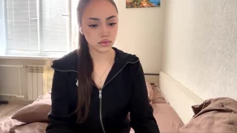 Snapshot of rosenavillifana chatting on 11-12-25, 11:32 Mimi online show from 11-12-25, 11:32