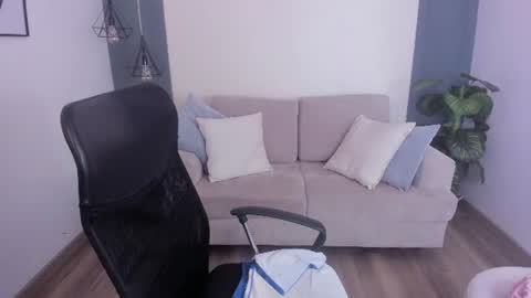 Snapshot of rosetaylorla chatting on 07-04-26, 02:01 Rose Taylor online show from 07-04-26, 02:01