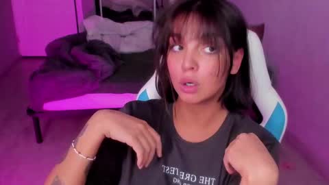 Roshelle online show from 01-22-25, 10:59