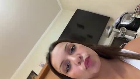 Snapshot of roshelle_xxx chatting on 06-26-26, 06:45 Roshelle online show from 06-26-26, 06:45