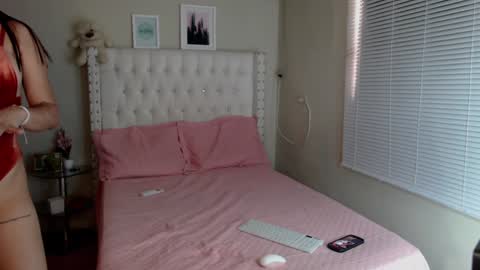 Snapshot of rosiehw chatting on 01-15-25, 08:05 rosiehw online show from 01-15-25, 08:05