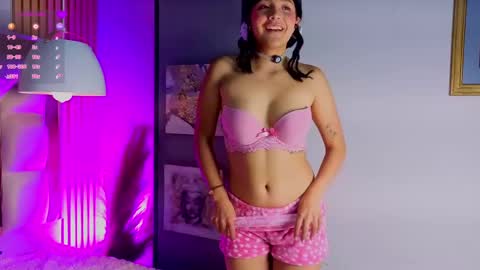 Snapshot of rosiejones_ chatting on 05-15-26, 03:57 Rosie online show from 05-15-26, 03:57