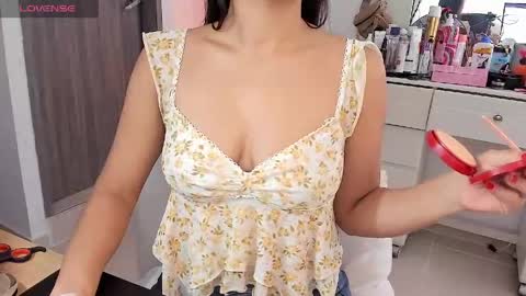 Snapshot of rossth11 chatting on 05-16-26, 07:01 Im Ross online show from 05-16-26, 07:01