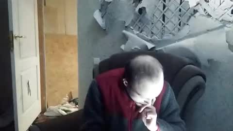Ros online show from 02-18-25, 01:43