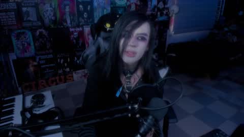 Snapshot of rotten_dreams chatting on 02-10-25, 09:36 rot online show from 02-10-25, 09:36