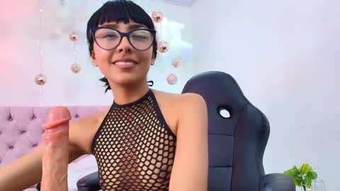 Snapshot of roulyy chatting on 12-17-24, 10:43  JESSY ROULY online show from 12-17-24, 10:43
