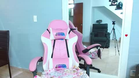 Snapshot of rousebonnett chatting on 02-12-25, 03:27 ROUSE online show from 02-12-25, 03:27