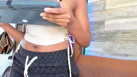 Snapshot of rouselux chatting on 02-25-26, 03:43 rouselux online show from 02-25-26, 03:43