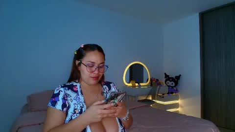 Snapshot of rousrossell_4 chatting on 05-15-26, 05:47 Call me Rous online show from 05-15-26, 05:47