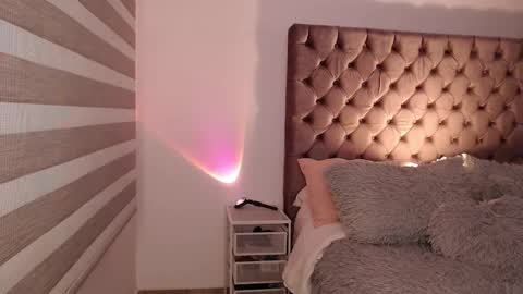 Rouss marie henao  online show from 10-15-25, 09:20