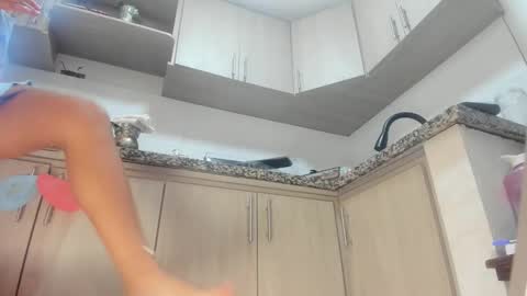 Snapshot of roussh_ chatting on 03-09-25, 12:31 Rosa online show from 03-09-25, 12:31