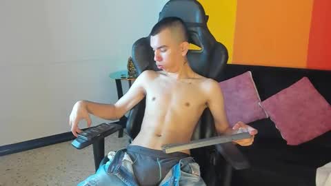 Rowan online show from 11-08-25, 01:11