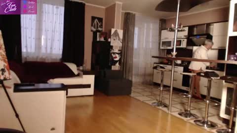 Roxana online show from 01-16-25, 01:47