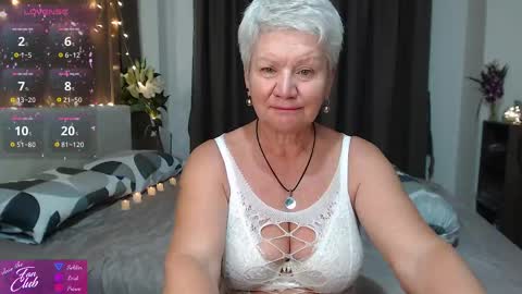 Snapshot of roxana_brooks chatting on 04-25-26, 02:14 Roxana online show from 04-25-26, 02:14
