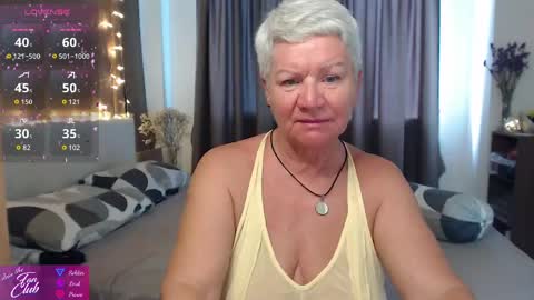 Snapshot of roxana_brooks chatting on 05-21-26, 01:12 Roxana online show from 05-21-26, 01:12