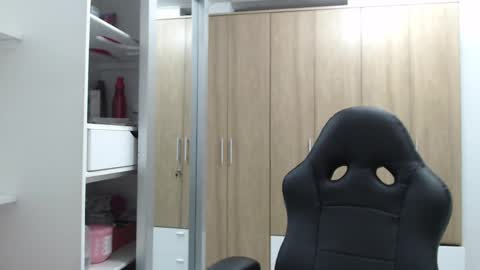 Snapshot of roxanalove7 chatting on 02-14-25, 03:22 Roxana online show from 02-14-25, 03:22