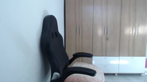 Snapshot of roxanalove7 chatting on 11-21-25, 07:01 Roxana online show from 11-21-25, 07:01