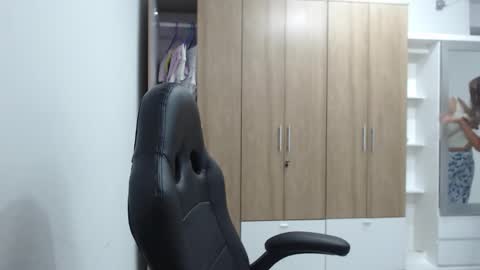 Snapshot of roxanalove7 chatting on 11-27-25, 07:38 Roxana online show from 11-27-25, 07:38