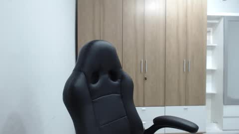 Roxana online show from 12-16-25, 07:19