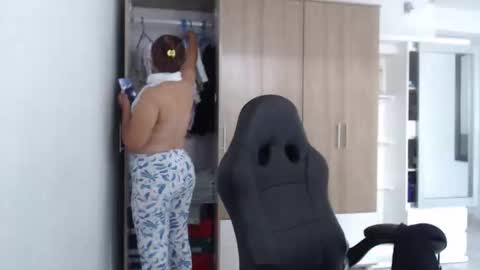 Roxana online show from 12-17-25, 05:30