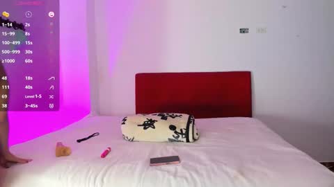 Snapshot of roxane_milf chatting on 11-16-25, 01:17 Roxane Diaz online show from 11-16-25, 01:17