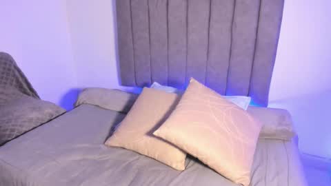 Snapshot of roxanedewalle chatting on 11-23-25, 06:46 Roxane online show from 11-23-25, 06:46