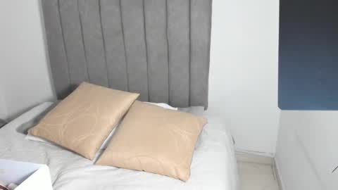 Snapshot of roxanedewalle chatting on 12-02-25, 11:15 Roxane online show from 12-02-25, 11:15